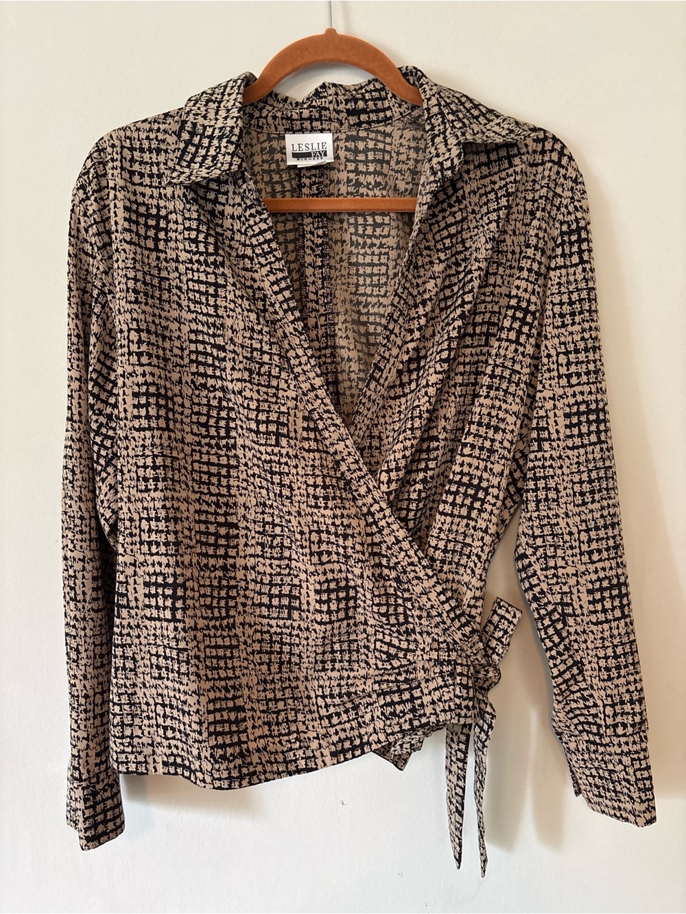 Leslie Fay Vintage Wrap Blouse Size 10 Black Beige Abstract Long Sleeve Side Tie